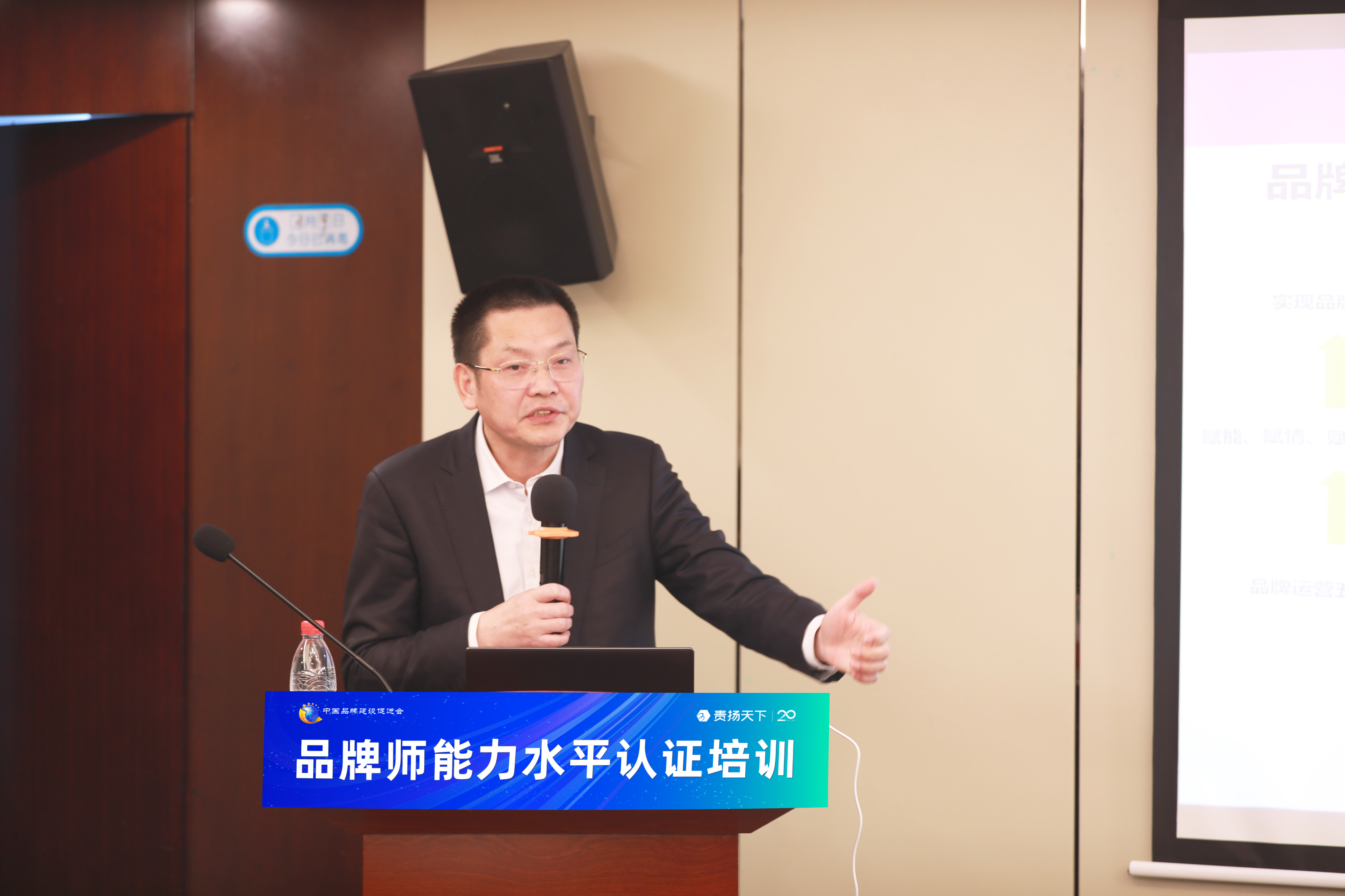 殷格非.JPG